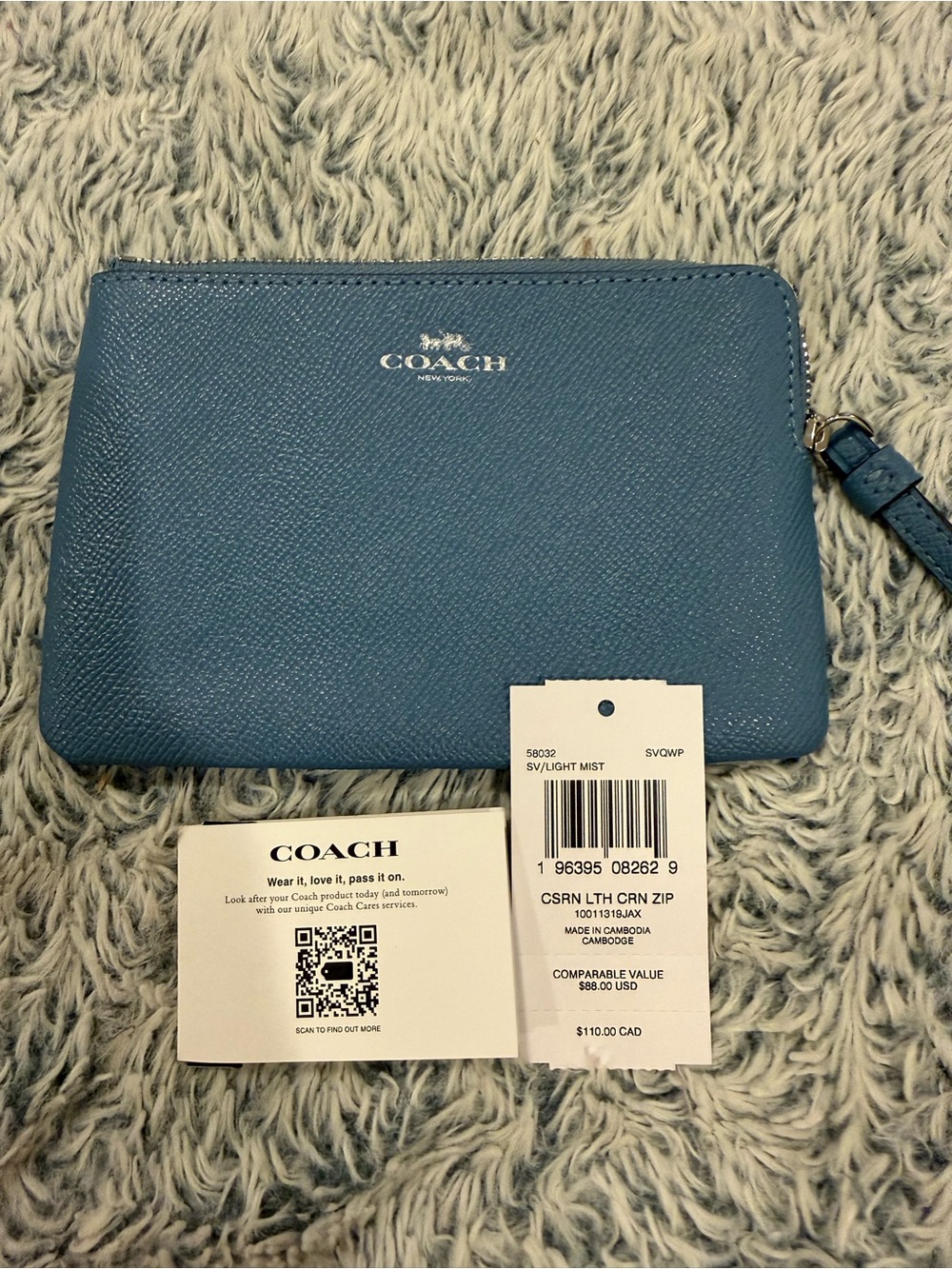 NWT COACH Light Mist Leather Zip Wristlet Pouch